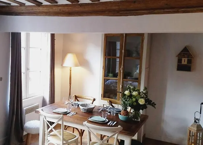 Une Pause Chez Julien, Appartement Lumineux Et Idealement Situe!