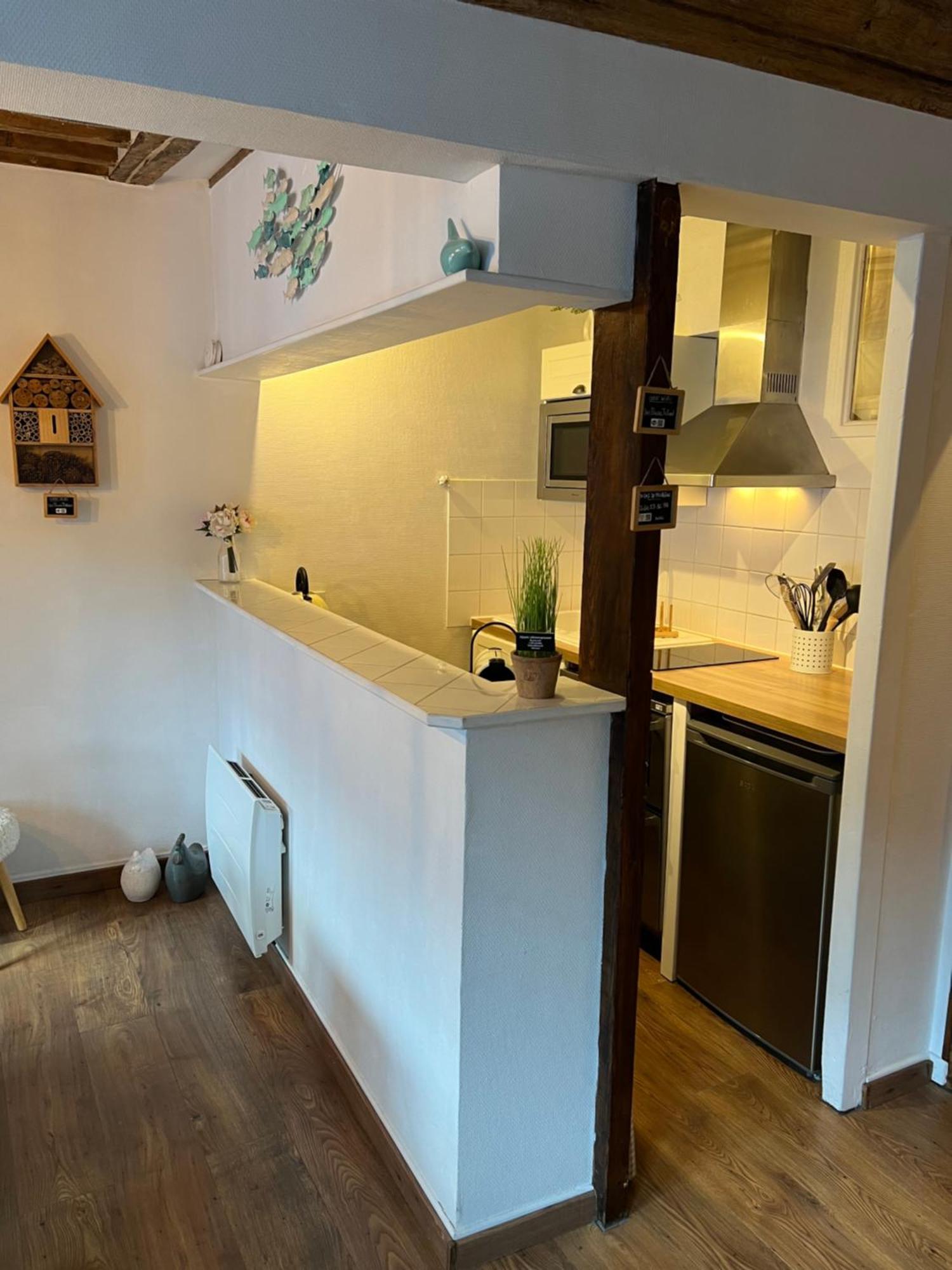 Pause Chez Julien, Lumineux Et Idealement Situe! Honfleur