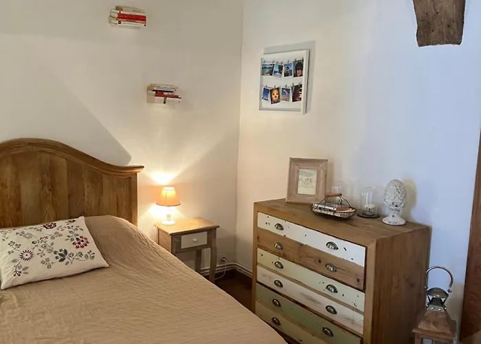 Une Pause Chez Julien, Appartement Lumineux Et Idealement Situe!